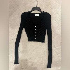 Size medium ribbed cropped long sleeve black blouse! Stretchy could fit S/XS!
